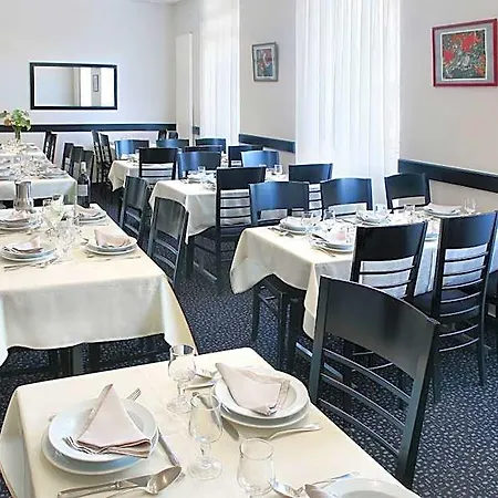 Montfort Hotel Lourdes