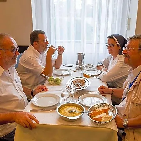 Montfort Hotel Lourdes