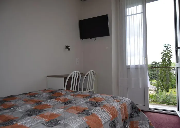 Отель Montfort 2*