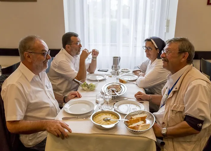 Отель Montfort Лурд