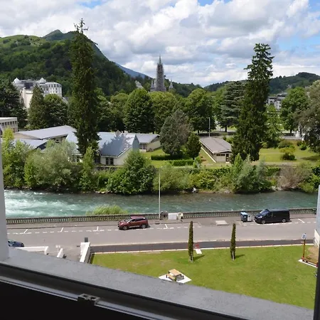 Otel Montfort 2*