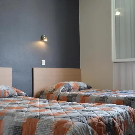 Otel Montfort 2*