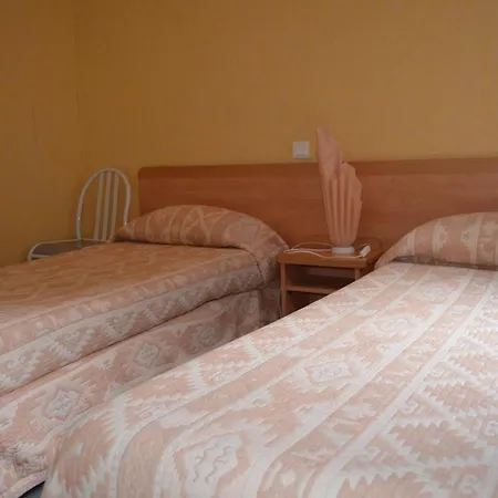 Otel Montfort 2*