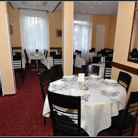 Montfort Otel 2*